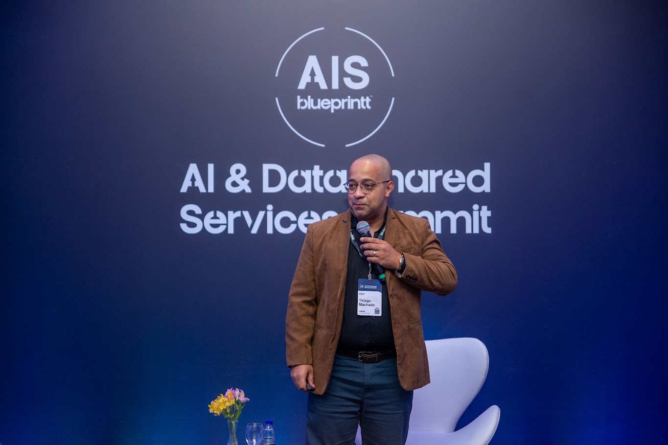 Thiago Machado palestrando no AI & Data Shared Services Summit